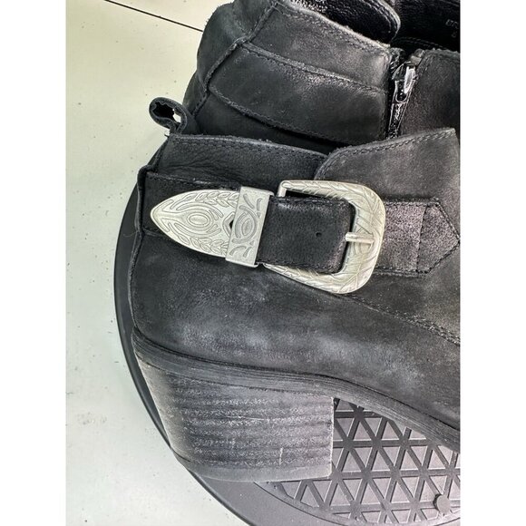 Steve Madden Bradi Bootie Black Distressed Leather Buckle Zip Boots Sz 8 Western - Picture 3 of 8